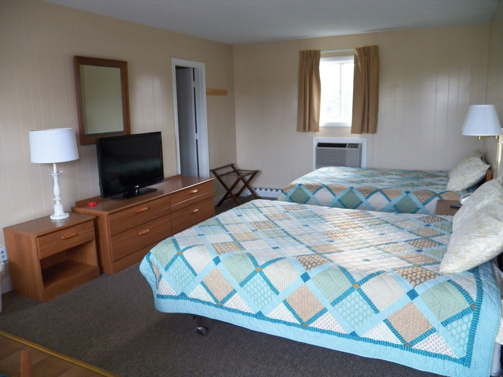 Coast Village Inn & Cottages - photo 9