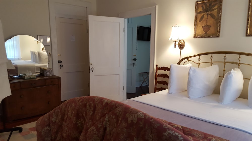 Putnam Lodge Hotel and Spa - photo 9