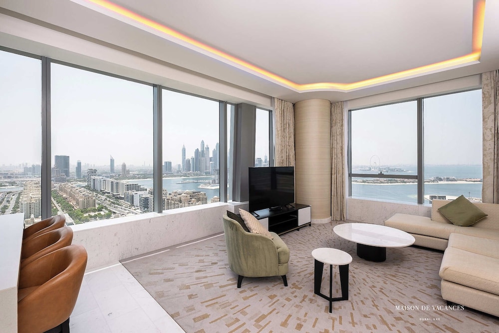 The Palm Tower 1 Corner Bedroom Dubai — 4-Star Luxury Hotel in Dubai, United Arab Emirates