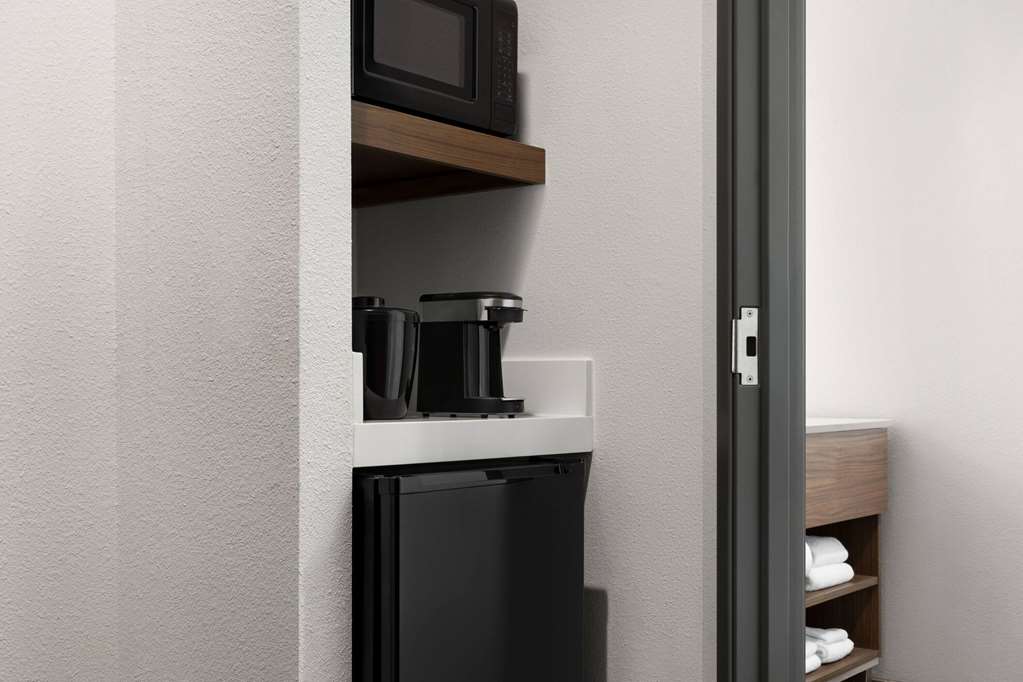 La Quinta Inn & Suites by Wyndham Austin South - photo 30