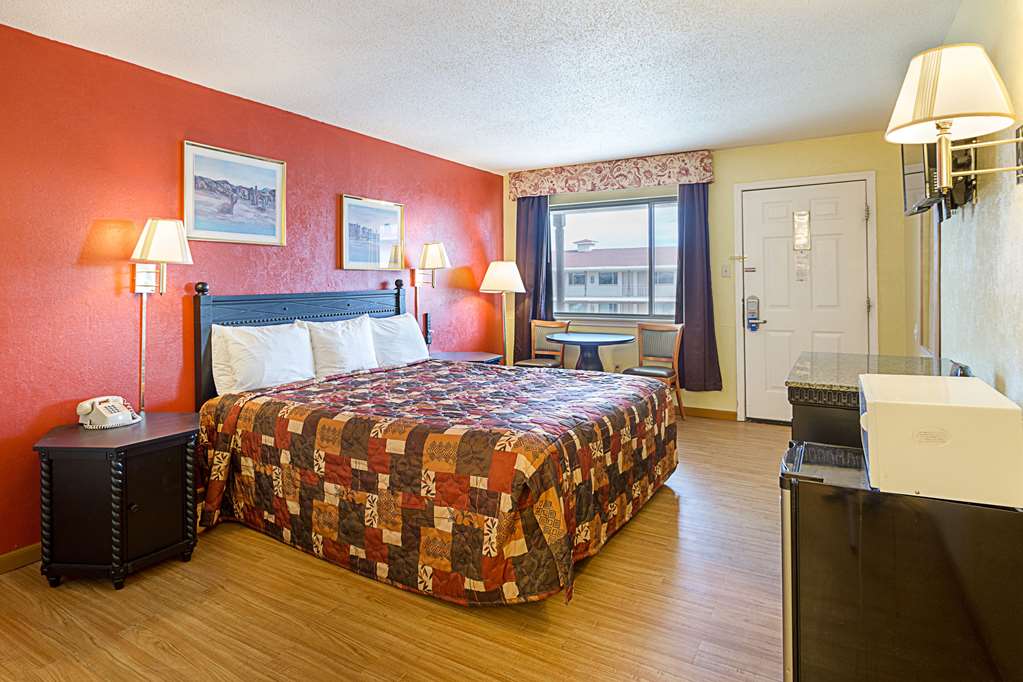 Rodeway Inn Roswell West - photo 13