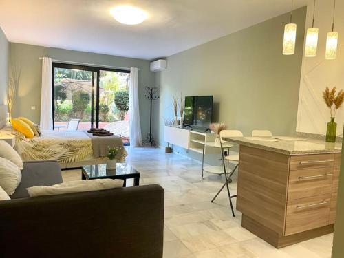 Banus Elegant Modern Studio - carbon neutral hotel in Marbella