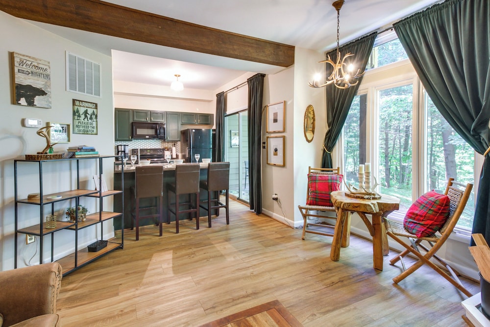 Wintergreen Resort Condo with Deck 0 3 Mi to Slopes — hotel in Lyndhurst