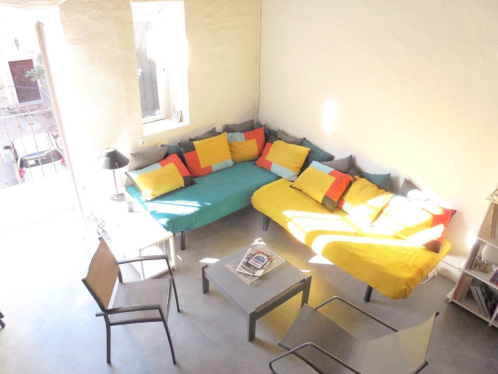 Studio in Villeneuve lès avignon With Balcony — 4-Star Luxury Hotel in Villeneuve-Les-Avignon, France