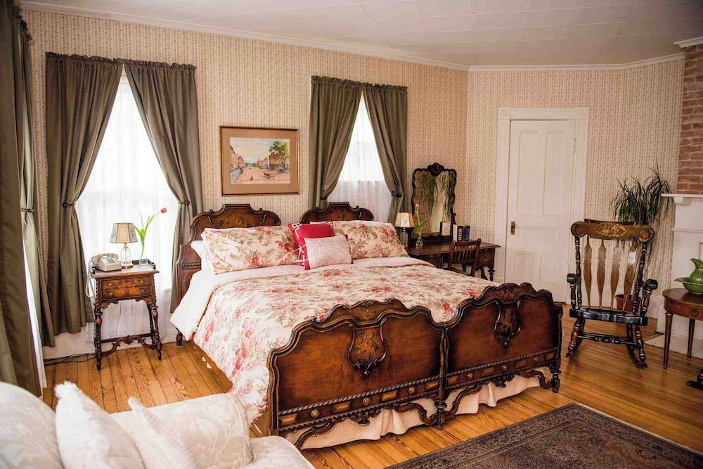 Springside Inn - photo 4