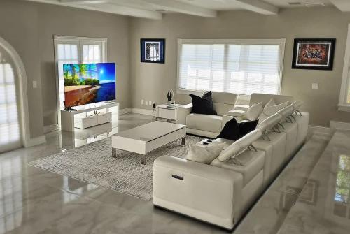 Pelican Retreat Luxury Villa Near Golf and Beach — 4-Star Luxury Hotel in Tampa, United States