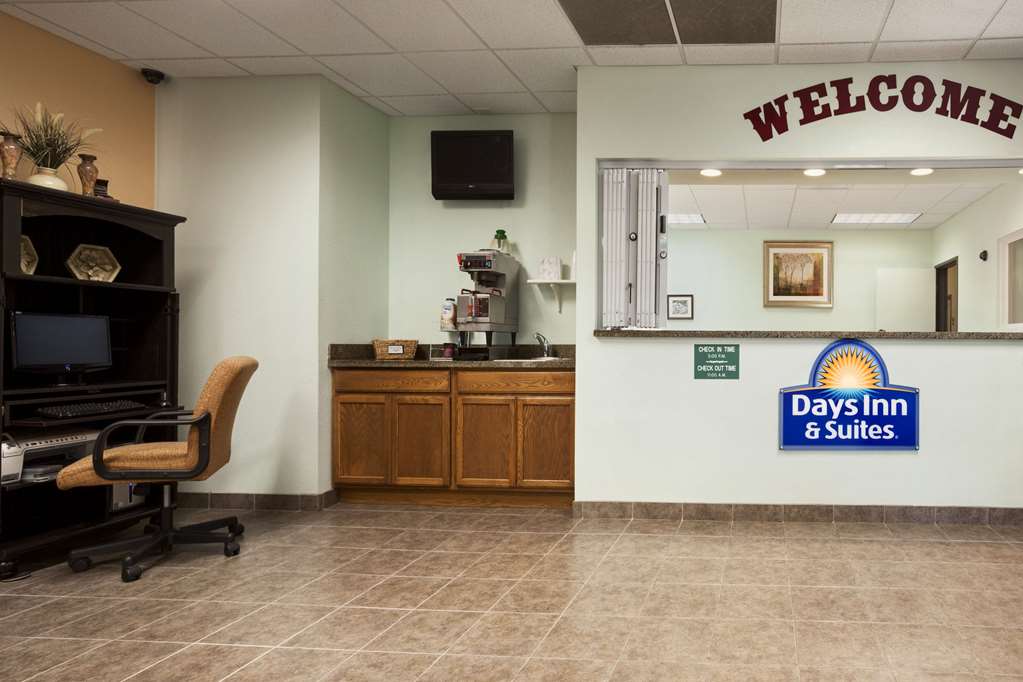 Days Inn & Suites by Wyndham Columbus NE - photo 2