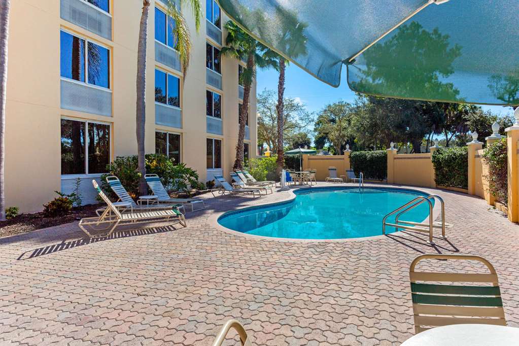 La Quinta Inn & Suites by Wyndham Sarasota Downtown - photo 7