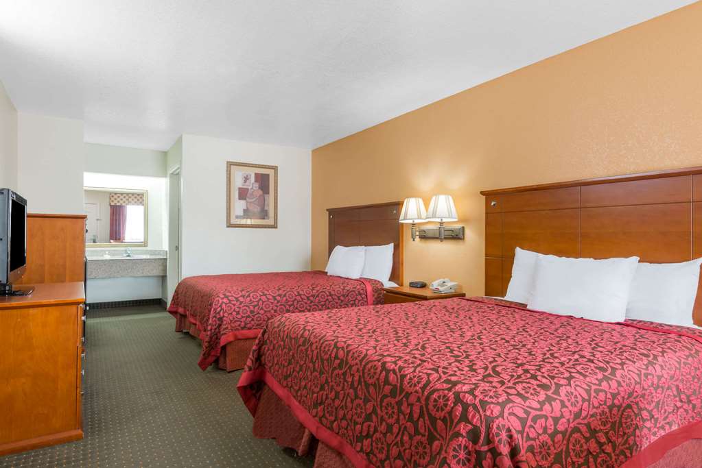 Days Inn by Wyndham San Antonio Southeast Frost Bank Center - photo 4