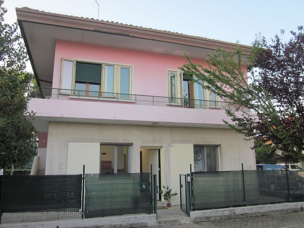 Rosa Cottage — 5-Star Luxury Hotel in Mestre, Italy
