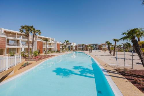 Wave Island Koli E4 — 4-Star Luxury Hotel in Lido Di Jesolo, Italy