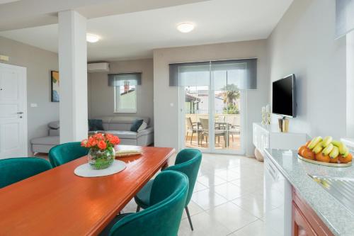 Marisol Premium Fußlaufig Zum Meer — hotel in Funtana