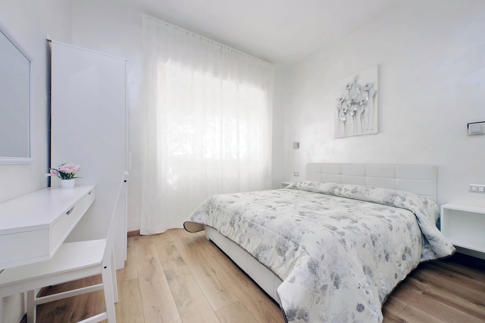 B&B Giuly — 4-Star Luxury Hotel in Fiumicino-Isola Sacra, Italy