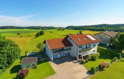 Ferienwohnung Pölzl — 4-Star Luxury Hotel in Chieming, Germany