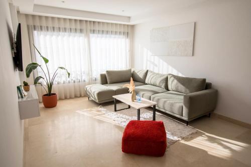 Haut Standing 2 Bedroom Apartment in Gauthier — 4-Star Luxury Hotel in Casablanca, Morocco
