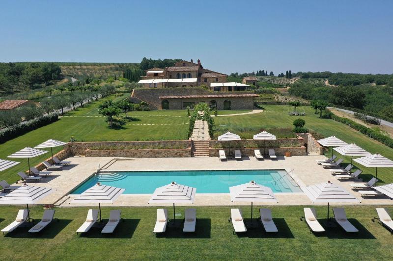 The Club House — 5-Star Luxury Hotel in Castelnuovo Berardenga, Italy