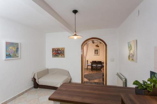 Apartment Hladilo Nostalgia Comfort Two Bedroom Apartment with Terrace and Partial Sea View