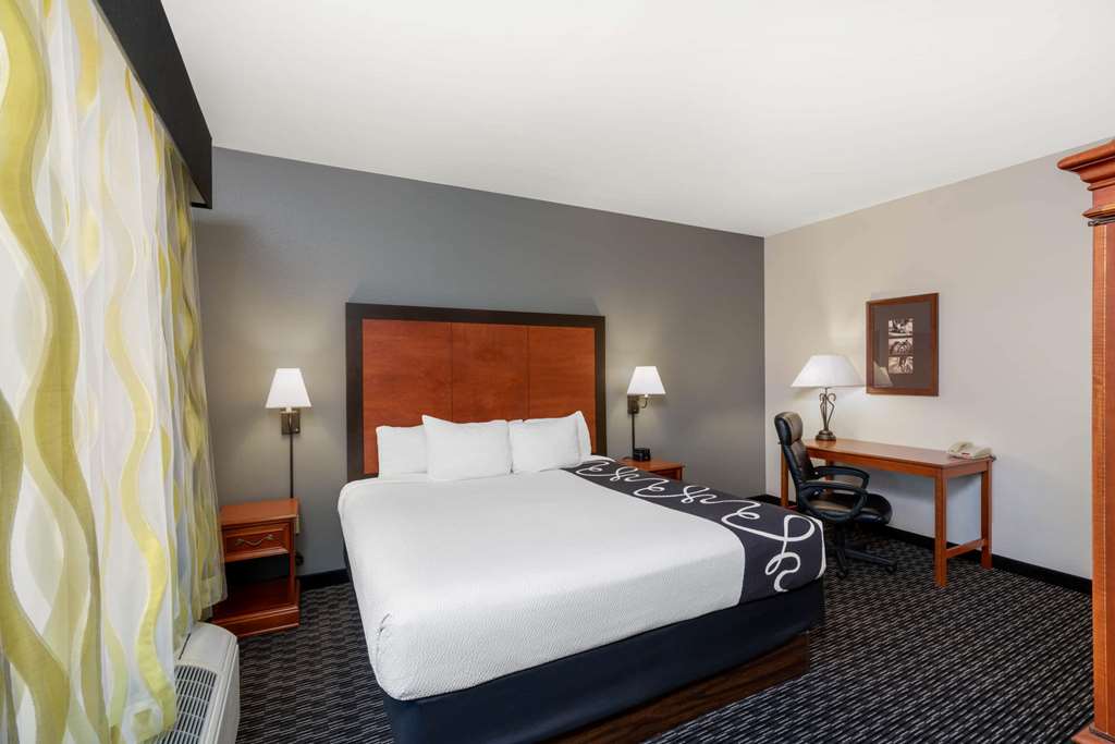 La Quinta Inn & Suites by Wyndham Rifle - photo 21