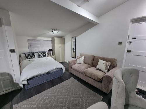 Studio 2 min walk to Upton Park Station — 4-Star Luxury Hotel in London, United Kingdom