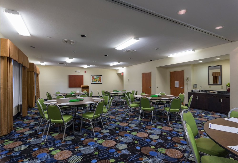 Holiday Inn Express Hotel & Suites Edmond by IHG - photo 58