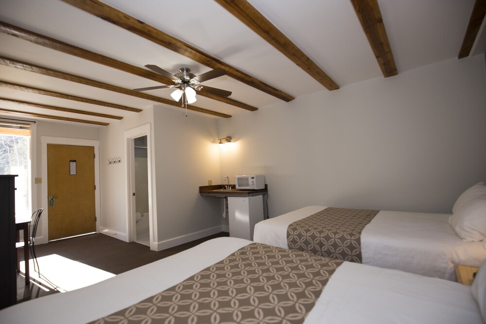 Columbine Inn & Conference Center - photo 10