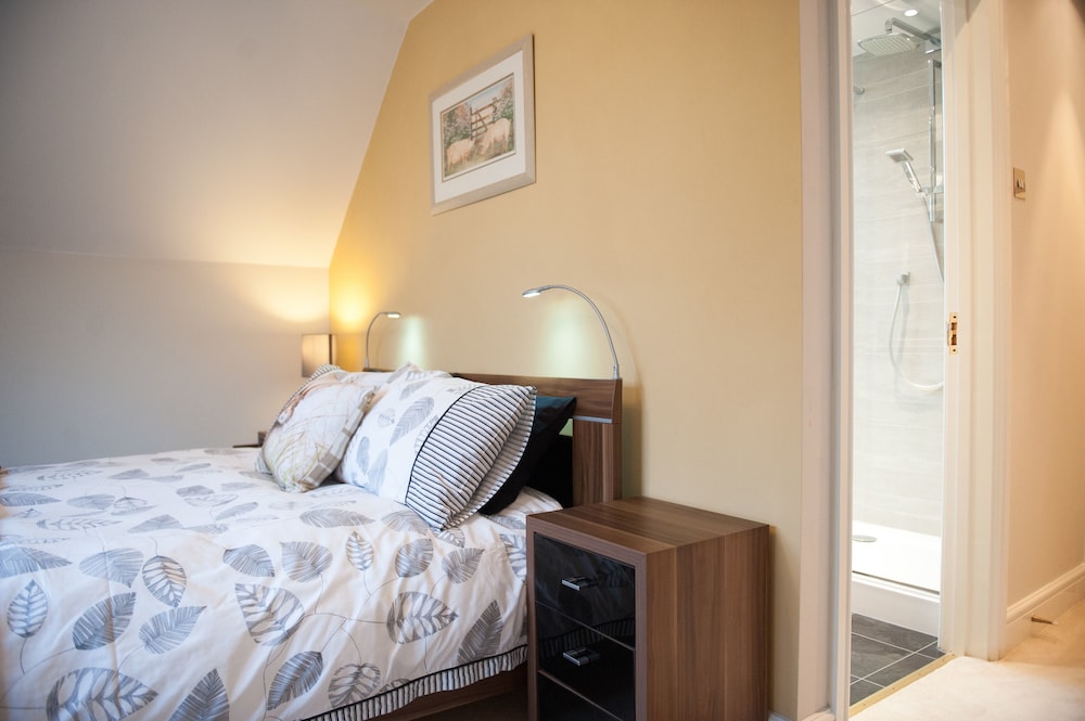Homelands Apartment — 4-Star Luxury Hotel in Cheltenham, United Kingdom