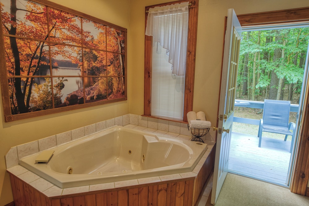 Rockwell Falls Inn and Wine Bar - photo 12