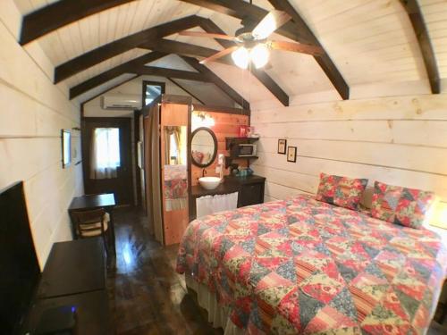 Tiny Home Cottage Near the Smokies #11 Mina - photo 4