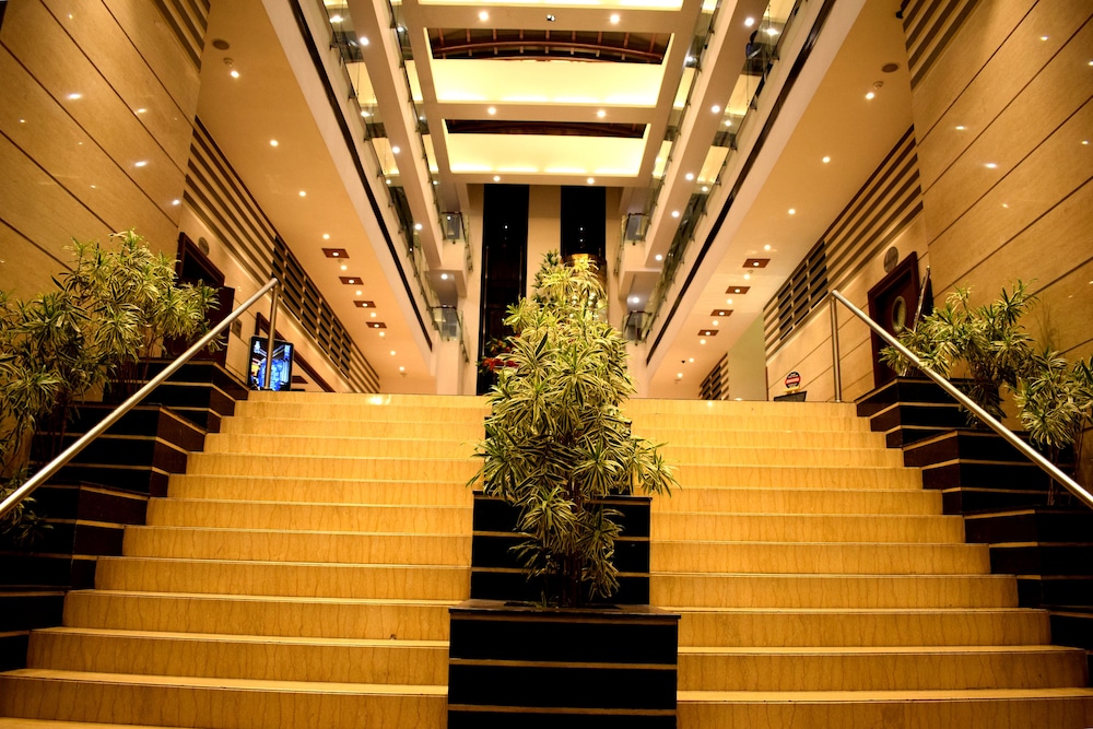 Hotel Royal Cliff in Kanpur, India