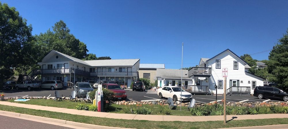 Harbor's Edge Motel — hotel in Bayfield