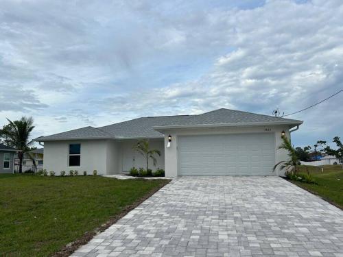 New Build With Heated Pool Perfect for 2 families in Cape Coral, United States