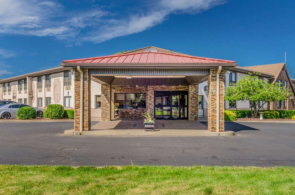 Comfort Inn & Suites West Springfield - photo 2