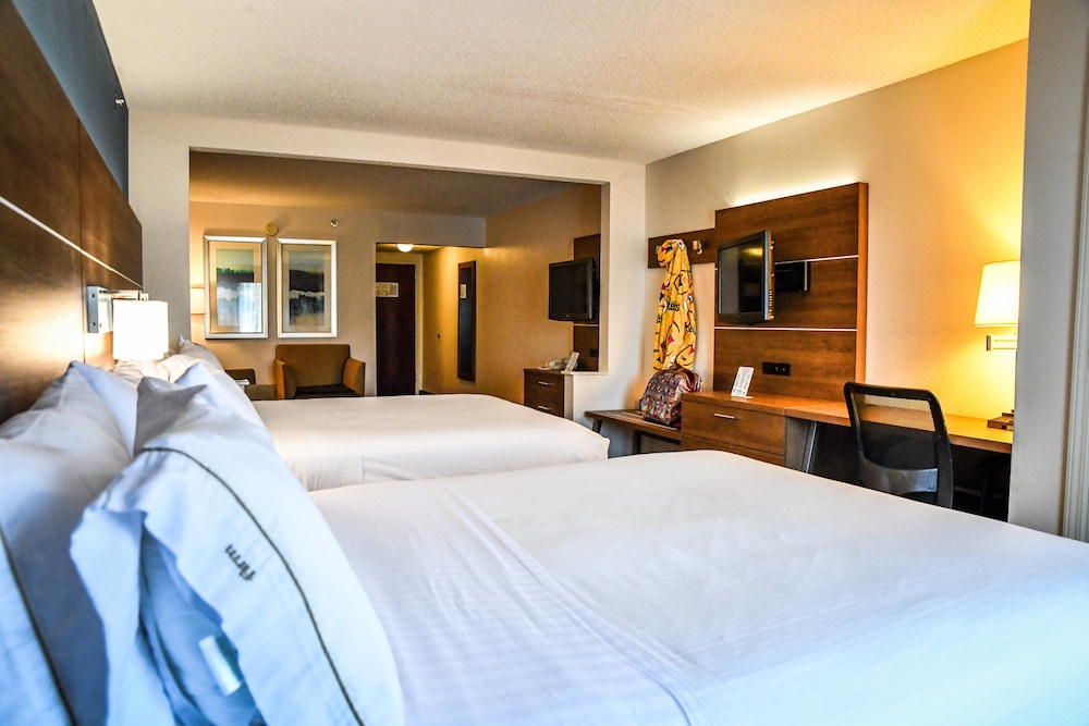 Holiday Inn Express Hotel & Suites Concord by IHG - photo 11
