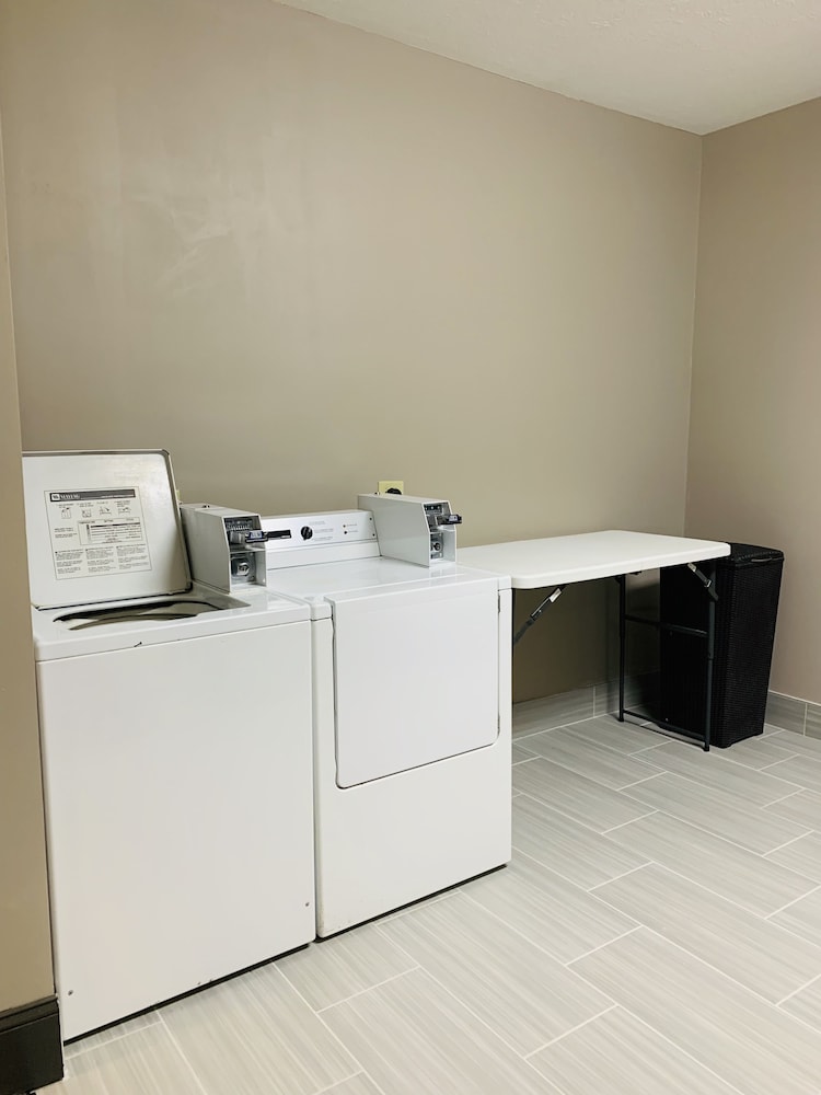 BridgePointe Inn & Suites by BPhotels Lincoln I 80 27th St - photo 17
