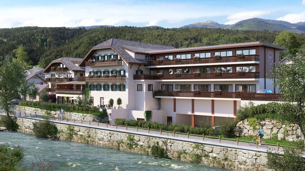 River Hotel Post - carbon neutral hotel in Chienes
