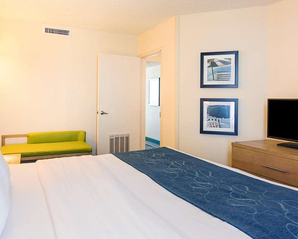 Comfort Suites Beachfront - photo 15