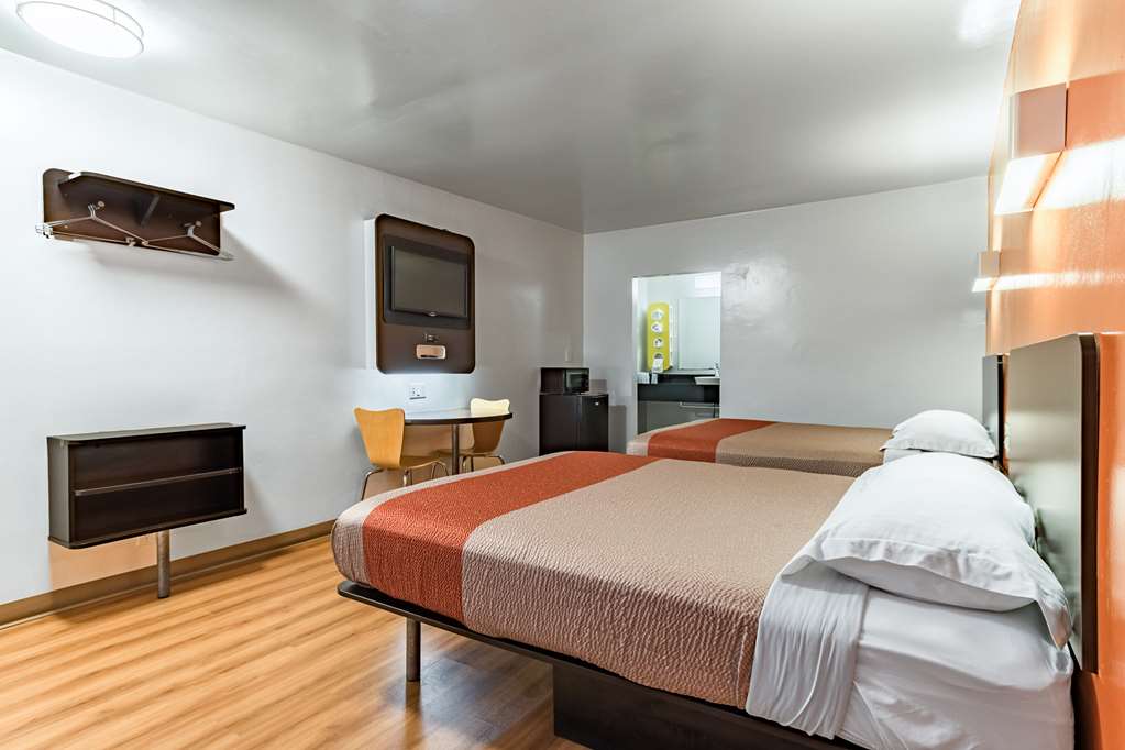 Motel 6 - photo 11