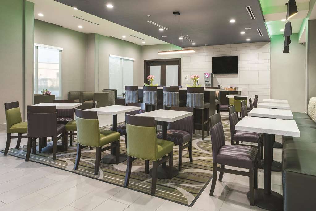 La Quinta Inn & Suites by Wyndham Fort Worth West I 30 - photo 24