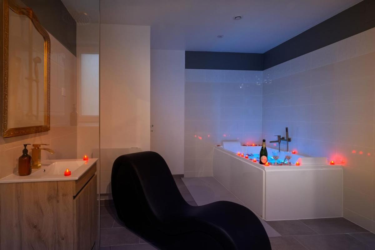 Le Bridgerlove Tantra Jacuzzi Unique — hotel in Quillan