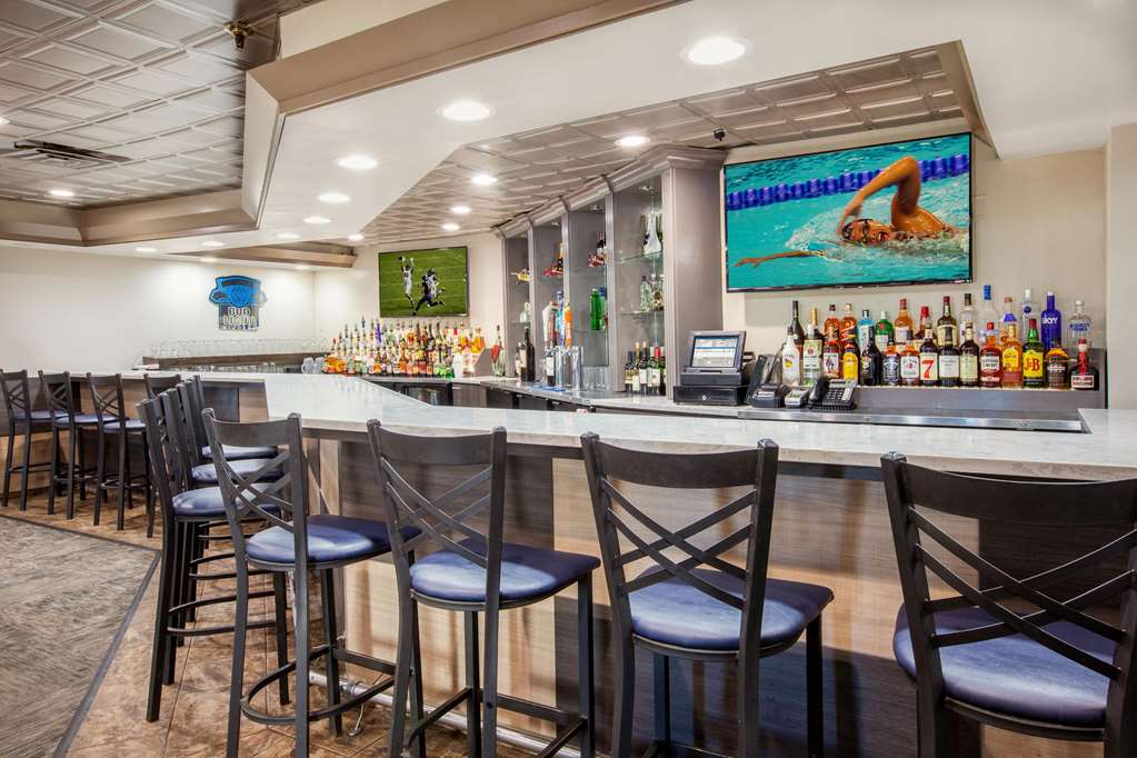 Wingate by Wyndham Detroit Metro Airport - photo 15