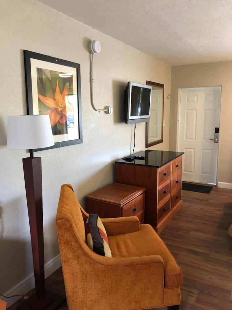 Ocala Cove Motel - photo 16