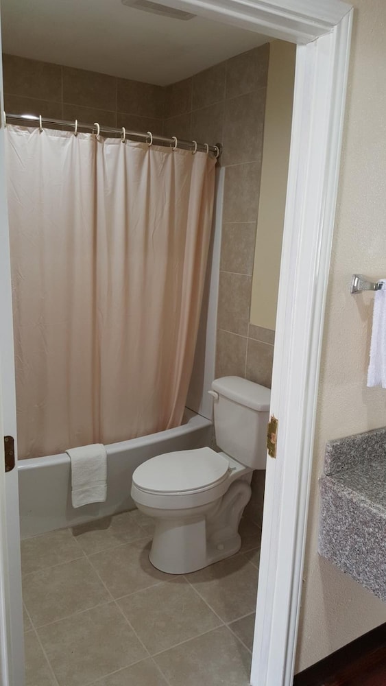 Luxury Inn & RV Park - photo 25