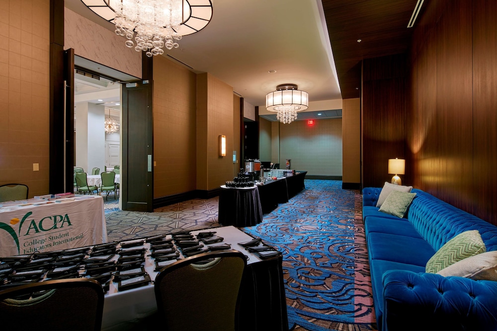 Embassy Suites Louisville Downtown - photo 74