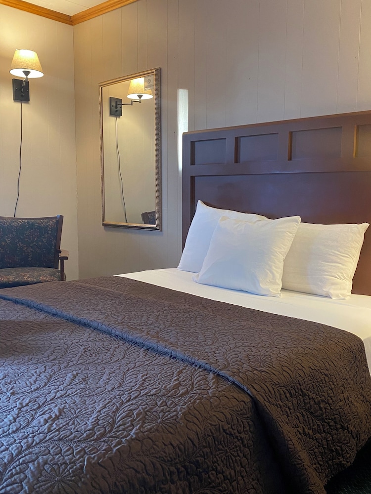 Barberry Court Motel - photo 16