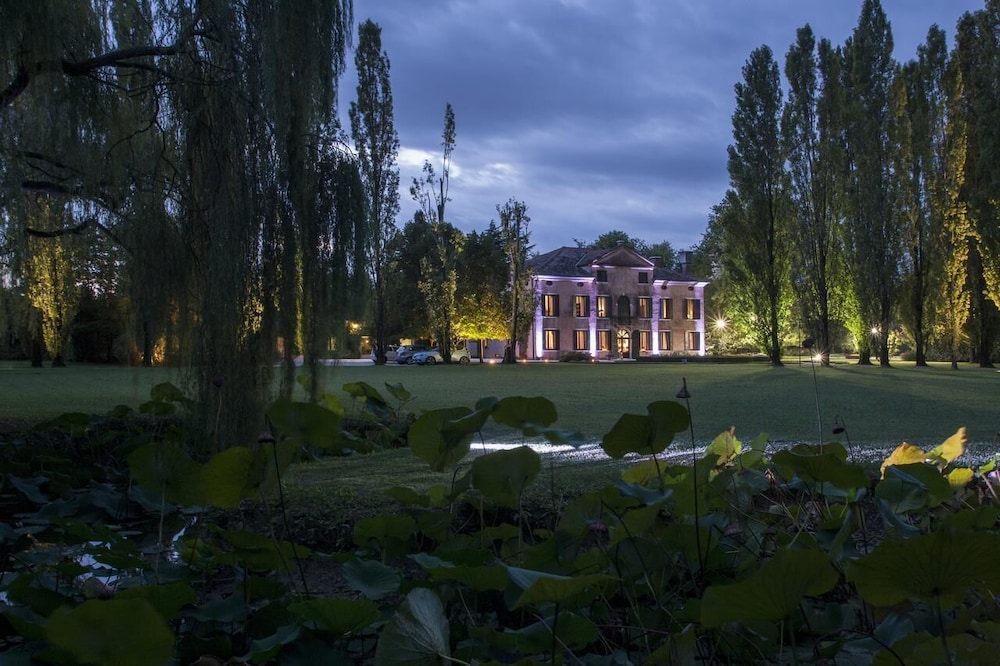 Villa Irene — 4-Star Luxury Hotel in Casale Sul Sile, Italy