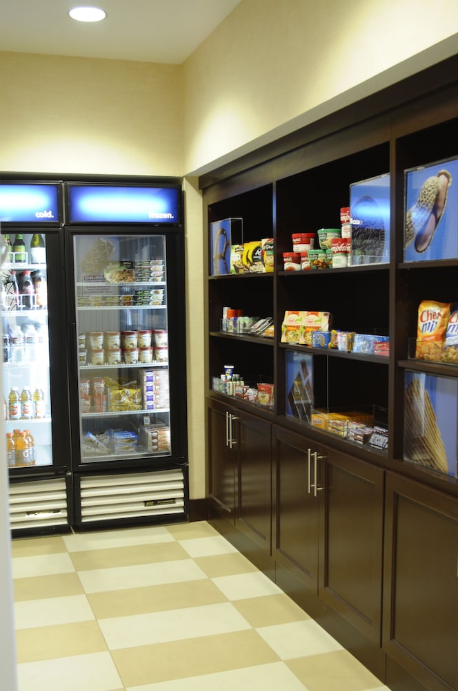 Hampton Inn & Suites Redding - photo 35