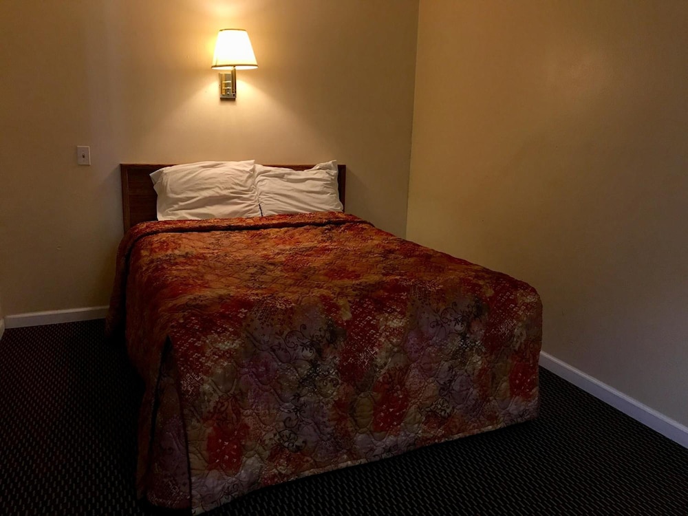Regal Motel in Las Vegas New Mexico - photo 21