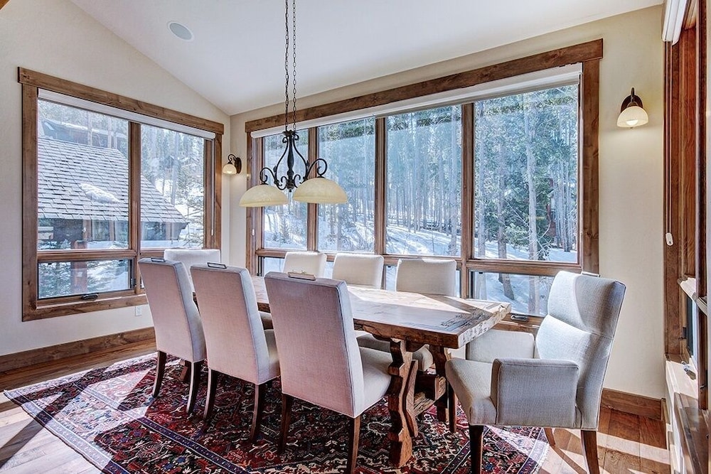 Mountain Majesty Manor Main Street by Pinnacle Lodging - photo 25