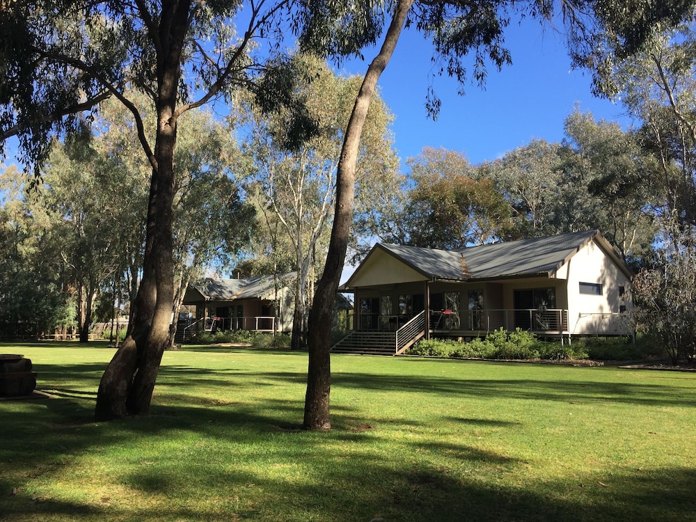 #4 Riverspa — 4-Star Luxury Hotel in Moama, Australia