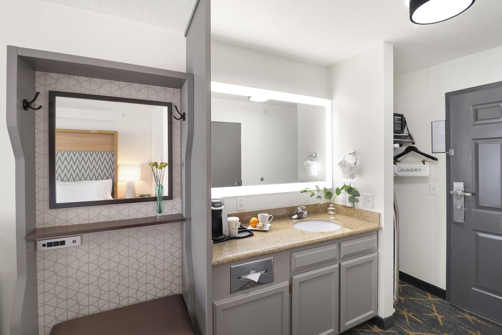Holiday Inn Redding by IHG - photo 27